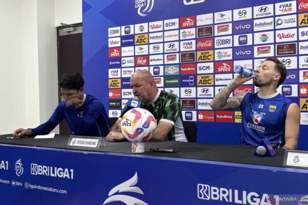 Tantangan Berat: Bojan Hodak hadapi Laga Melawan Tim Papan Bawah