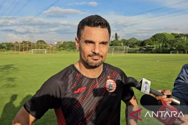 Carlos Pena Masih Belum Memikirkan Rencana Kerja Musim Depan