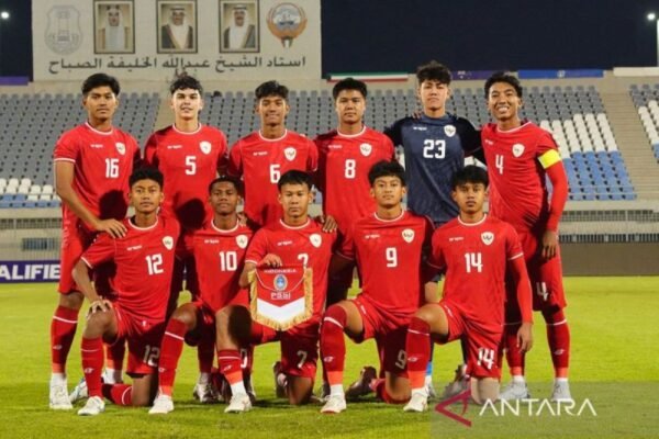 Berikut adalah beberapa alternatif judul untuk "LIB pastikan timnas U-17 Indonesia ikuti kompetisi EPA U-20":

1. "LIB Konfirmasi Partisipasi Timnas U-17 Indonesia di Kompetisi EPA U-20"
2. "Timnas U-17 Indonesia Siap Bertanding di EPA U-20, LIB Beri Dukungan"
3. "Timnas U-17 Indonesia Akan Berkompetisi di EPA U-20, LIB Pastikan Keikutsertaan"
4. "Libur Tak Menghalangi: Timnas U-17 Indonesia Ikuti EPA U-20 Berkat Dukungan LIB"
5. "LIB Pastikan Keikutsertaan Timnas U-17 Indonesia dalam EPA U-20"

Jika Anda memerlukan alternatif lebih lanjut atau ada konteks spesifik yang ingin ditekankan, silakan beri tahu!