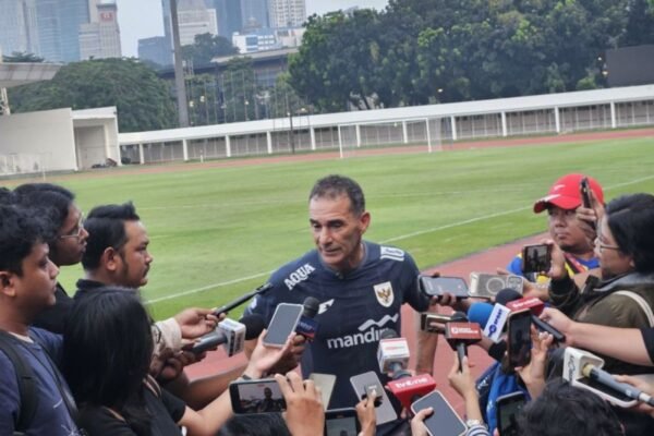 Vanenburg Tegaskan Target Juara di Piala AFF U-23" is already a strong title. Here are some alternative suggestions:

1. "Vanenburg: Fokus Utama Juara di Piala AFF U-23"
2. "Vanenburg Optimis Capai Gelar Juara Piala AFF U-23"
3. "Target Juara Piala AFF U-23, Kata Vanenburg"
4. "Vanenburg Pimpin Tim dengan Ambisi Juara Piala AFF U-23"
5. "Vanenburg Nyatakan Target Tim: Juara Piala AFF U-23"

Feel free to choose any of these options or mix and match elements to create your own!