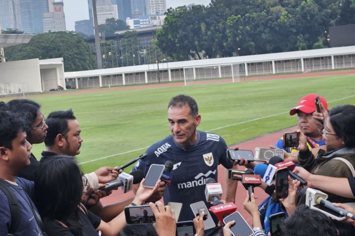 Vanenburg Tegaskan Target Juara di Piala AFF U-23" is already a strong title. Here are some alternative suggestions:

1. "Vanenburg: Fokus Utama Juara di Piala AFF U-23"
2. "Vanenburg Optimis Capai Gelar Juara Piala AFF U-23"
3. "Target Juara Piala AFF U-23, Kata Vanenburg"
4. "Vanenburg Pimpin Tim dengan Ambisi Juara Piala AFF U-23"
5. "Vanenburg Nyatakan Target Tim: Juara Piala AFF U-23"

Feel free to choose any of these options or mix and match elements to create your own!