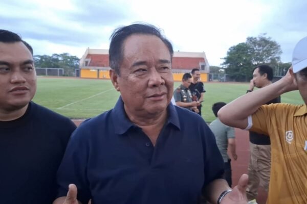 Berikut beberapa alternatif judul untuk "Operasional Sumsel United Gunakan Dana Pribadi Karena Belum Bersponsor":

1. "Sumsel United: Mengandalkan Dana Pribadi di Tengah Ketidakpastian Sponsor"
2. "Tanpa Sponsor, Sumsel United Beroperasi dengan Modal Pribadi"
3. "Dana Pribadi Jadi Andalan Sumsel United yang Belum Mendapatkan Sponsor"
4. "Sumsel United: Berkegiatan Mandiri Sementara Menanti Sponsor"
5. "Menghadapi Tantangan, Sumsel United Gunakan Dana Pribadi untuk Operasional"

Semoga salah satu judul tersebut sesuai dengan yang Anda cari!