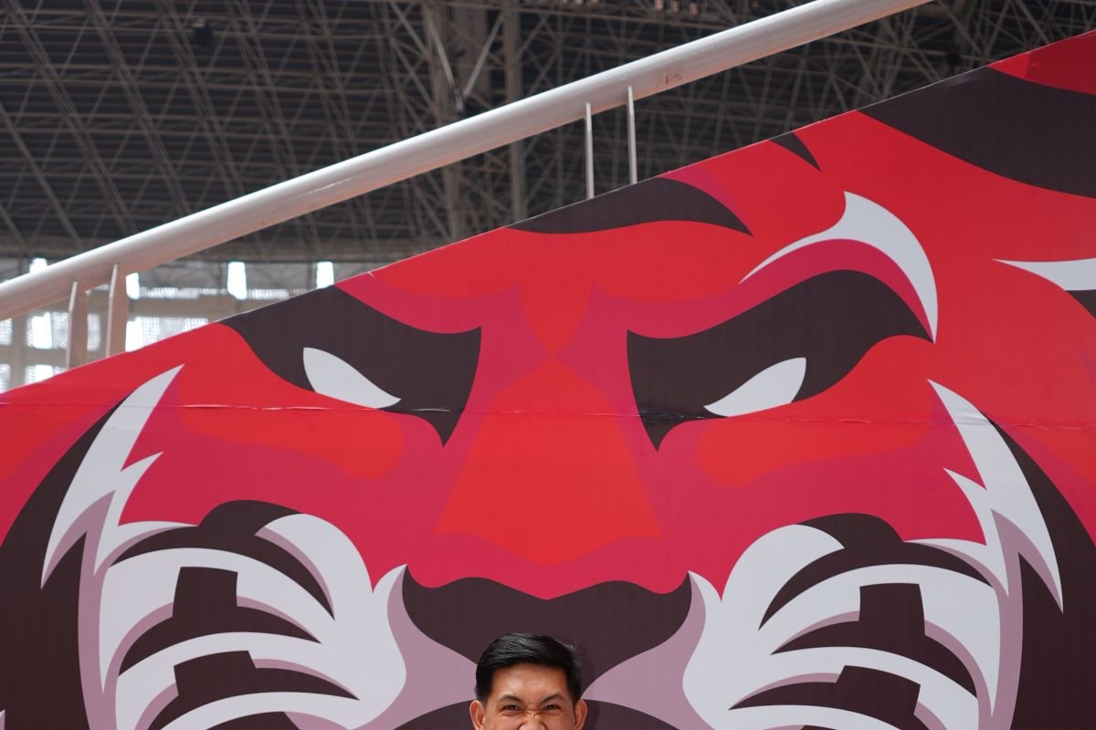 Here are some alternative titles for "Daftar Lengkap Pemain Persija Jakarta":

1. "Komplit: Roster Pemain Persija Jakarta"
2. "Pemain Utama Persija Jakarta: Daftar Lengkap"
3. "Seluruh Pemain Persija Jakarta: Daftar Terbaru"
4. "Persija Jakarta: Profil Lengkap Pemain"
5. "Pemain Persija Jakarta: Rincian Lengkap"
6. "Daftar Resmi Pemain Persija Jakarta"
7. "Pemain Persija Jakarta Tahun Ini: Daftar Lengkap"
8. "Daftar Pemain Persija Jakarta: Semua yang Perlu Diketahui"
9. "Informasi Lengkap Pemain Persija Jakarta"
10. "Daftar Pemain Persija Jakarta: Siapa Saja Mereka?"

Feel free to choose any of these suggestions or modify them further!