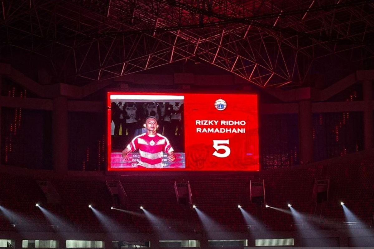Berikut beberapa alternatif judul untuk "Pram harap Persija bisa rengkuh gelar juara":

1. "Pram Optimis Persija Raih Gelar Juara"
2. "Harapan Pram: Persija Menuju Gelar Juara"
3. "Persija di Ujung Tanduk Gelar Juara, Pram Berharap"
4. "Pram Memprediksi Kesuksesan Persija dalam Meraih Gelar"
5. "Persija: Sebuah Harapan Gelar Juara dari Pram"

Silakan pilih judul yang paling sesuai dengan konteks yang Anda inginkan!