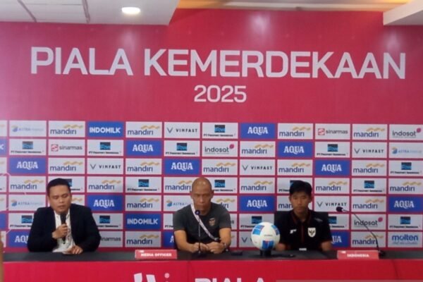 Tentu! Berikut adalah beberapa alternatif untuk judul "Nova Arianto: Nilai Penampilan Timnya Semakin Membaik":

1. "Penilaian Tim Nova Arianto: Performa yang Semakin Meningkat"
2. "Nova Arianto Mengapresiasi Kemajuan Performa Timnya"
3. "Peningkatan Kualitas Tim: Pandangan Nova Arianto"
4. "Nova Arianto: Timnya Tunjukkan Perbaikan yang Signifikan"
5. "Prestasi Meningkat: Nova Arianto Tentang Performa Timnya"

Silakan pilih mana yang paling sesuai!