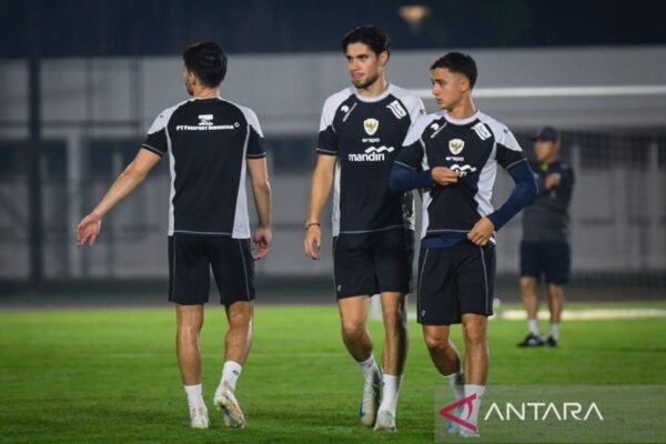 Bojan Mengungkap Alasan Persib Bandung Merekrut Eliano Reijnders