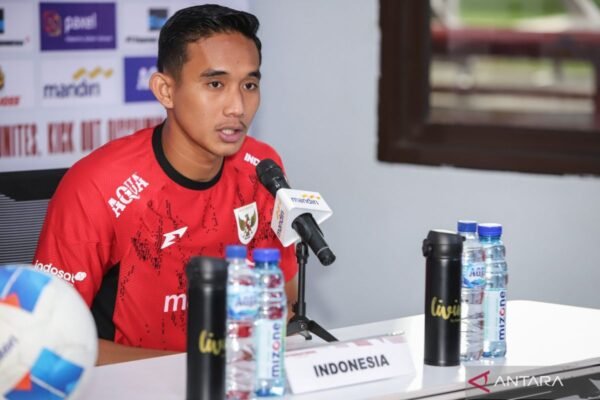 Berikut alternatif judul untuk "Rizky Ridho Beri Pesan untuk Pemain-Pemain Baru Timnas Indonesia":

Pesan Bijak Rizky Ridho untuk Generasi Baru Timnas Indonesia
Rizky Ridho: Nasihat Berharga bagi Pemain Muda Timnas Indonesia
Pemain Veteran Rizky Ridho Berbagi Inspirasi untuk Pemain Baru Timnas Indonesia
Rizky Ridho: Pentingnya Mentalitas Positif bagi Pemain Baru Timnas
Kata-kata Inspiratif Rizky Ridho untuk Bintang Muda Timnas Indonesia
Rizky Ridho Menyampaikan Harapan bagi Pemain Baru Timnas Indonesia 

Silakan pilih salah satu atau gunakan sebagai inspirasi untuk judul lainnya!