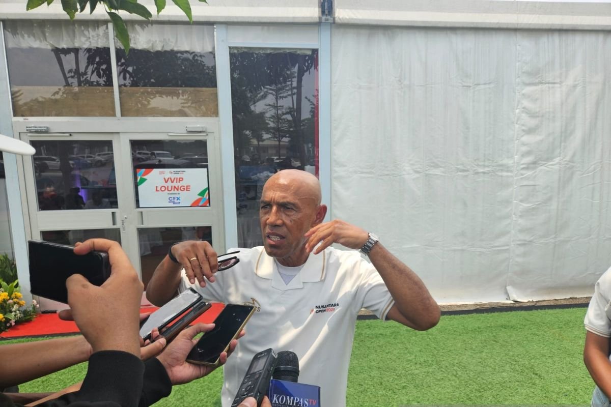 Berikut beberapa alternatif judul untuk "Simon Tahamata Kritik Keputusan Mainkan Laga Timnas di Luar Jakarta":

1. "Simon Tahamata Soroti Keputusan Pertandingan Timnas di Luar Jakarta"
2. "Kritik Simon Tahamata Terhadap Pemilihan Lokasi Laga Timnas"
3. "Simon Tahamata: Keputusan Laga Timnas di Luar Jakarta Perlu Dipertimbangkan"
4. "Pandangan Simon Tahamata tentang Penjadwalan Laga Timnas di Luar Ibu Kota"
5. "Simon Tahamata Menyampaikan Pendapatnya soal Pertandingan Timnas di Luar Jakarta" 

Semoga judul-judul ini dapat memberikan inspirasi!