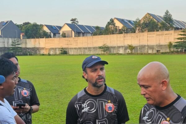 Berikut adalah beberapa alternatif judul untuk "Mauricio Souza Usul Kompetisi Tambahan untuk Jam Terbang Pemain U23":

1. "Mauricio Souza Mencetuskan Inisiatif Kompetisi Tambahan demi Pengembangan Jam Terbang Pemain U23"
2. "Usulan Mauricio Souza: Kompetisi Baru untuk Meningkatkan Jam Terbang Pemain U23"
3. "Mauricio Souza: Langkah Baru untuk Meningkatkan Pengalaman Bermain Pemain U23"
4. "Inisiatif Mauricio Souza: Ciptakan Kompetisi Baru untuk Jam Terbang Pemain U23"
5. "Mauricio Souza Dorong Penambahan Kompetisi untuk Kembangkan Jam Terbang Pemain U23"

Silakan pilih yang paling sesuai atau gunakan sebagai inspirasi!